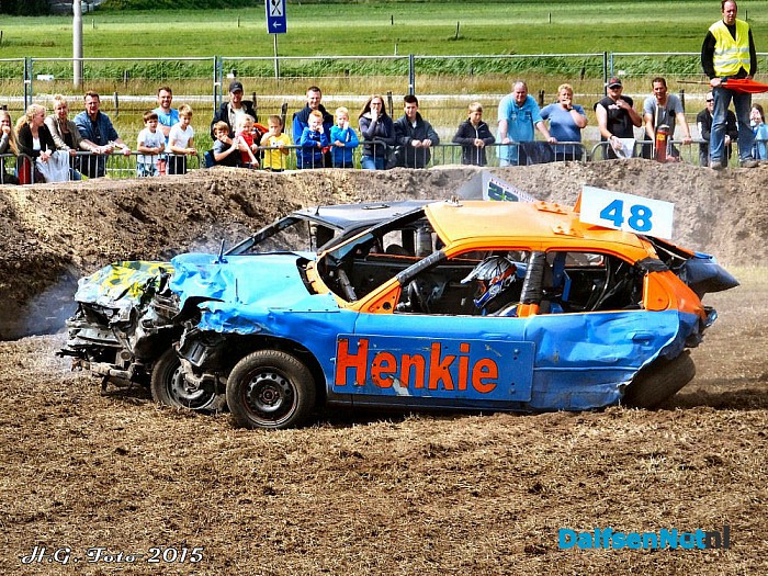 Auto rodeo Oudleusen aan zijden draadje - Foto: H.G. Foto