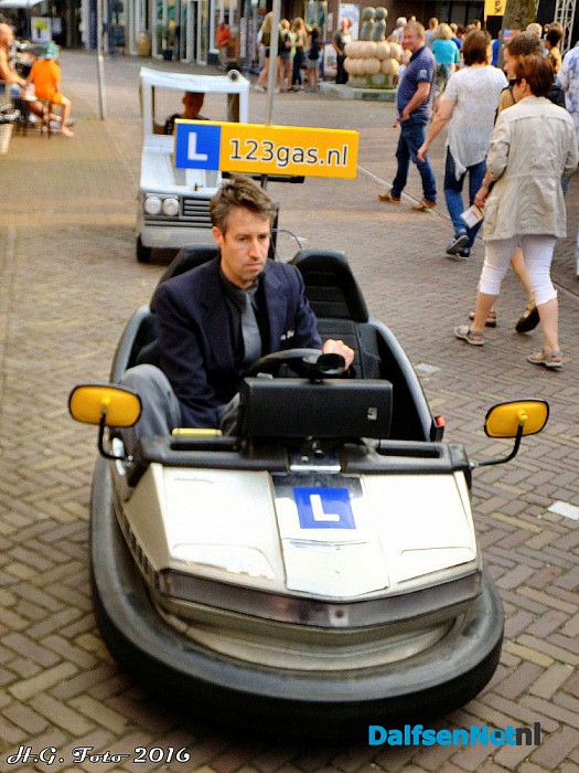 Kunsten op straat weer een succes. - Foto: H.G. Foto
