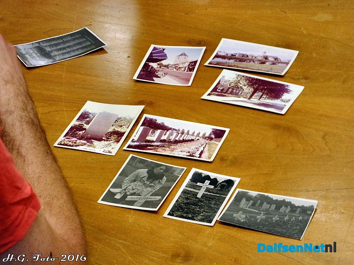 Hoog bezoek voor de werkgroep Doc. ’39-’45 van de Historische kring Dalfsen. - Foto: H.G. Foto