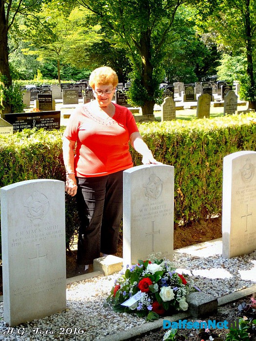 Hoog bezoek voor de werkgroep Doc. ’39-’45 van de Historische kring Dalfsen. - Foto: H.G. Foto