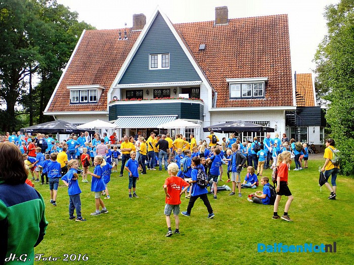 Laatste wandeldag het weer en de sfeer waren top.(Foto update) - Foto: H.G. Foto