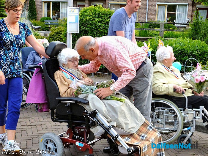 Laatste wandeldag het weer en de sfeer waren top.(Foto update) - Foto: H.G. Foto