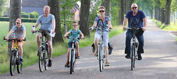 Fiets-4-daagse Lemelerveld van start - Foto: Hans Heerink