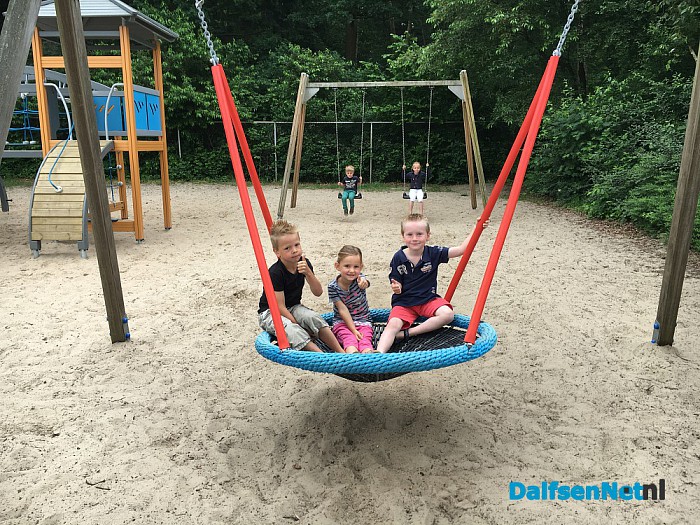 Nieuwe speeltoestellen school in Hoonhorst