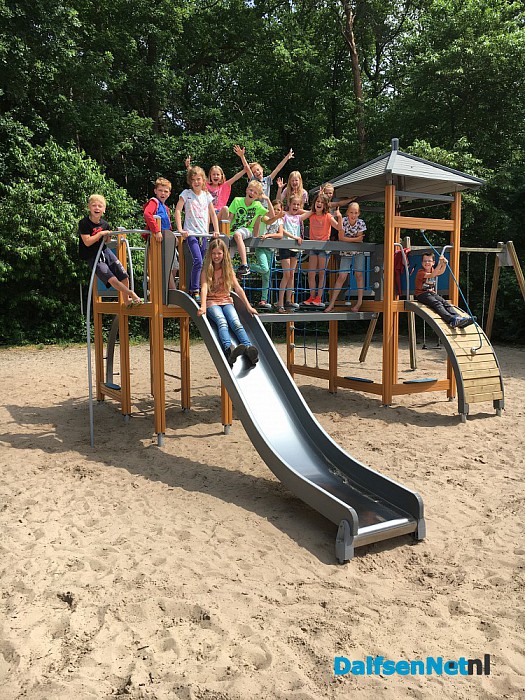 Nieuwe speeltoestellen school in Hoonhorst