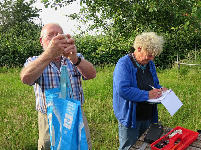 Drukke avond vogelwerkgroep Hoonhorst - Foto: Wim