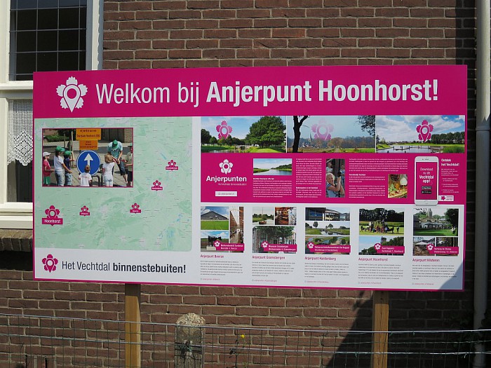 Anjerpunt Hoonhorst feestelijk geopend - Foto: Wim