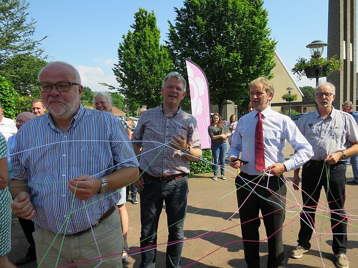 Anjerpunt Hoonhorst feestelijk geopend - Foto: Wim