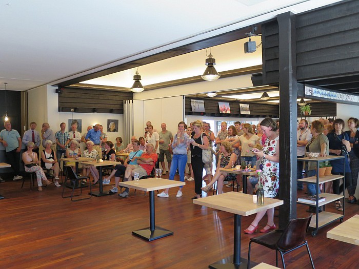 Anjerpunt Hoonhorst feestelijk geopend - Foto: Wim