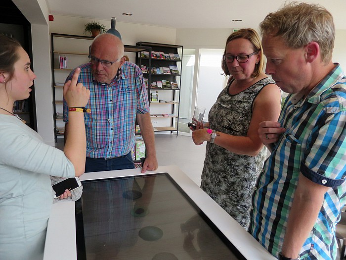Anjerpunt Hoonhorst feestelijk geopend - Foto: Wim