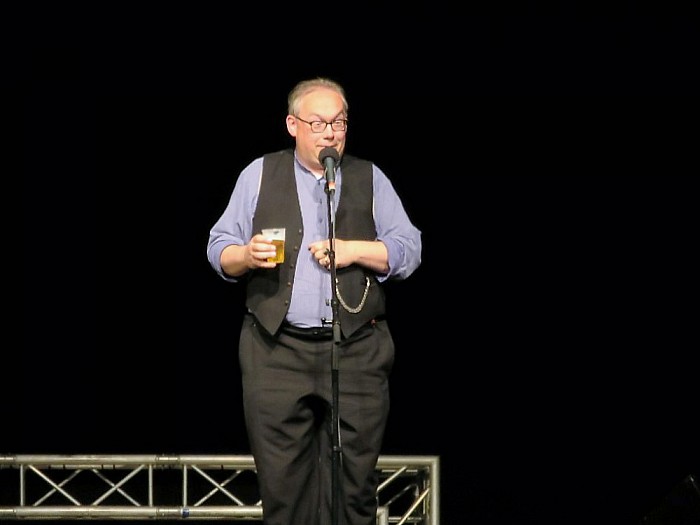 Sproeifeest gestart met daverend cabaret - Foto: Wim