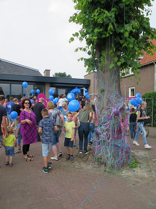 Het spoeifeest door kinderen geopend - Foto: Wim
