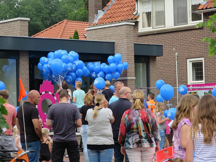 Het spoeifeest door kinderen geopend - Foto: Wim