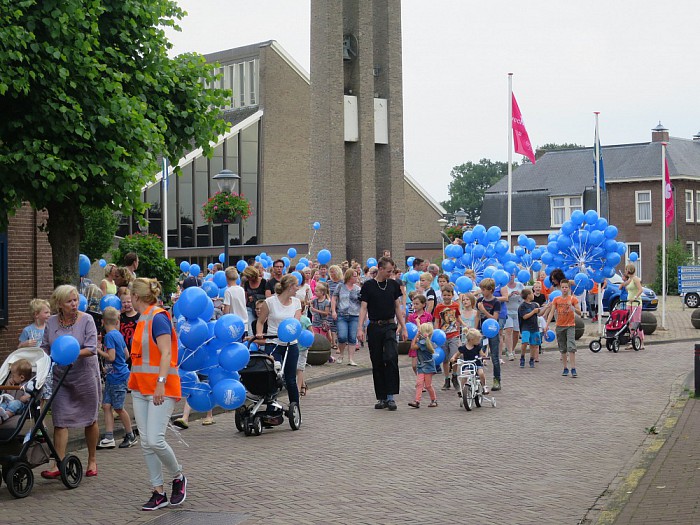 Het spoeifeest door kinderen geopend - Foto: Wim