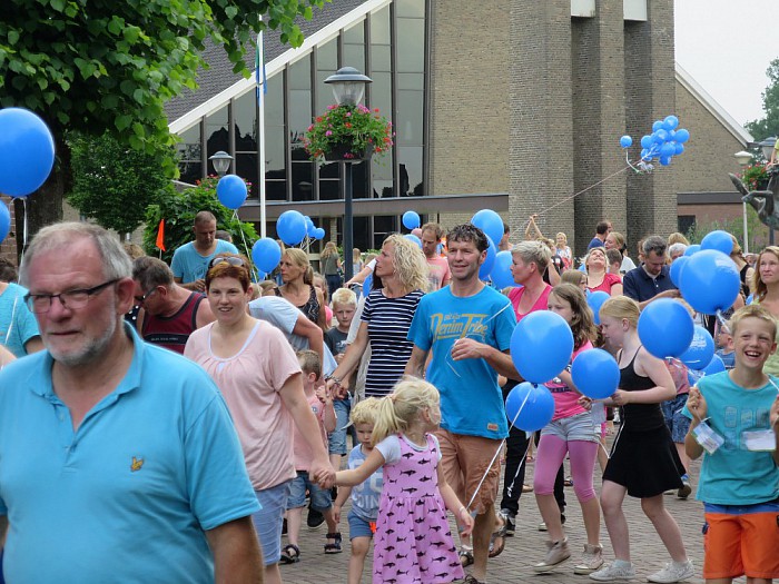Het spoeifeest door kinderen geopend - Foto: Wim