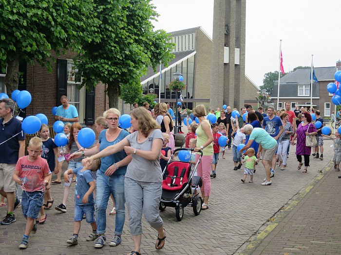 Het spoeifeest door kinderen geopend - Foto: Wim
