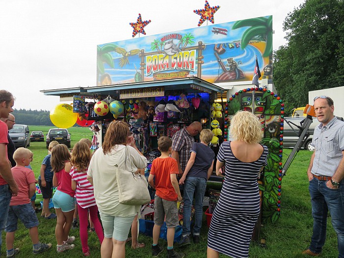 Het spoeifeest door kinderen geopend - Foto: Wim