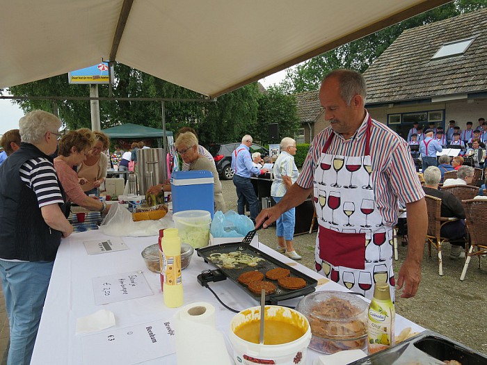 Het was weer gezellig druk in Hoonhorst - Foto: Wim