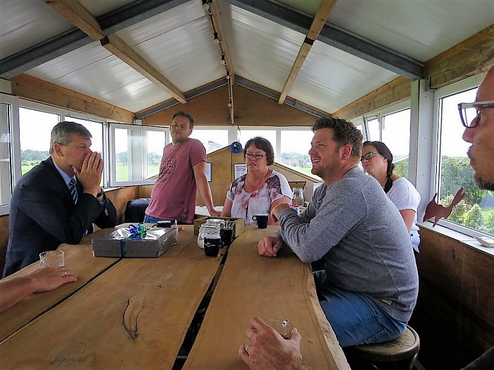 College op bezoek bij fam. De Vos Lemelerveld - Foto: Wim