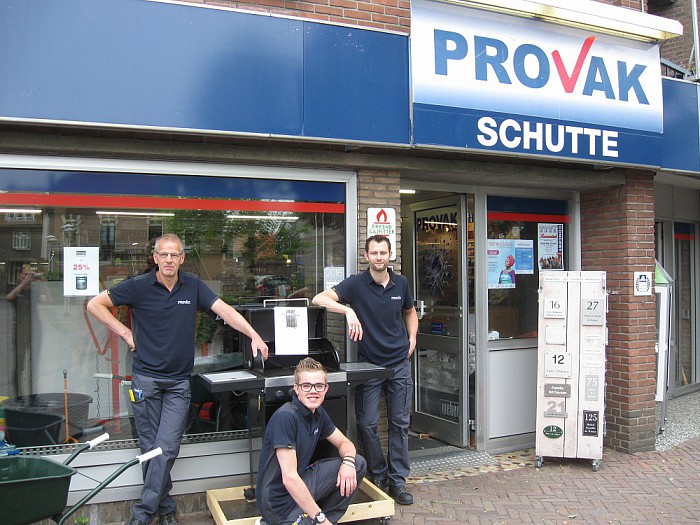 Mannen van Provak wandelen ook mee