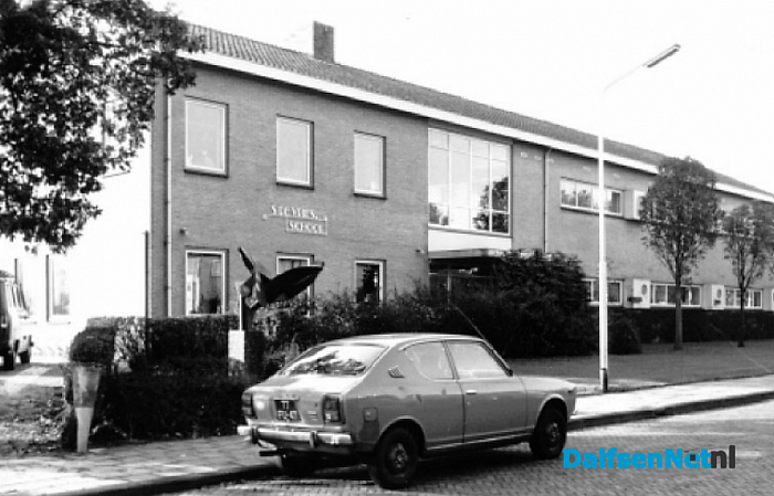 Waar is kunstwerk voormalige S. de Vries Mavo? - Foto: Historische Kring Dalfsen