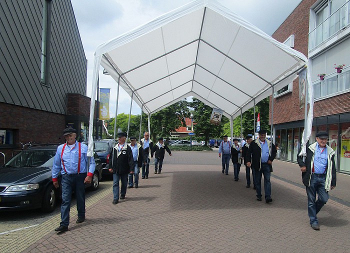 Nieuwe haring tijdens de Weekmarkt in Olst - Foto: Eigen geleverde foto