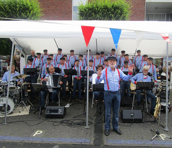 Nieuwe haring tijdens de Weekmarkt in Olst - Foto: Eigen geleverde foto