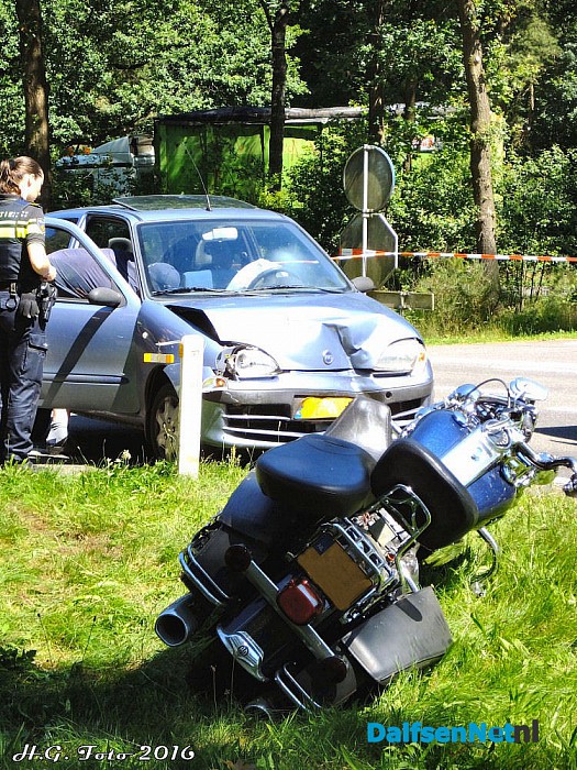 Motorrijder gewond bij aanrijding N-348 - Foto: H.G. Foto