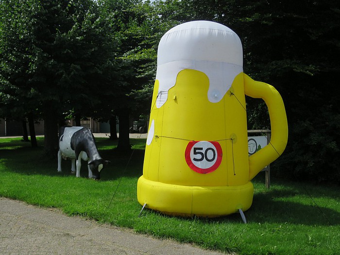 Wim is 50 joar, oaver een joar een borrel? - Foto: Wim