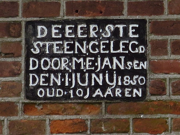 Rood voor rood Hessenweg 47, maar… - Foto: Wim