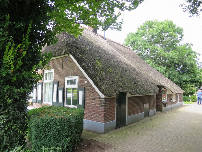 Rood voor rood Hessenweg 47, maar… - Foto: Wim