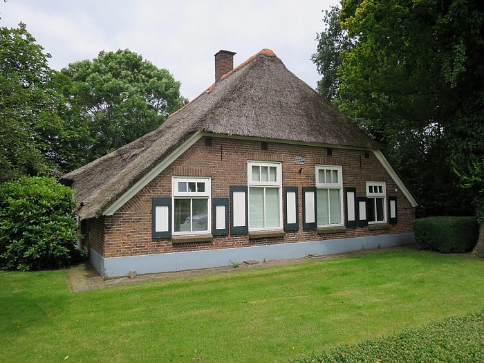 Rood voor rood Hessenweg 47, maar… - Foto: Wim