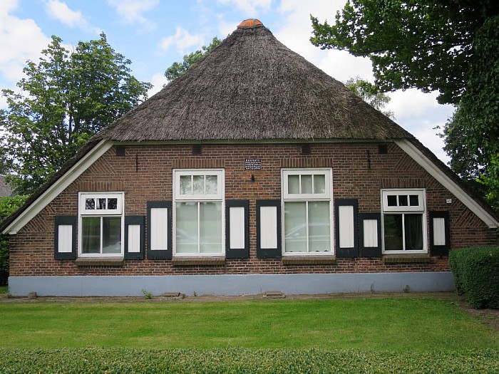 Rood voor rood Hessenweg 47, maar… - Foto: Wim