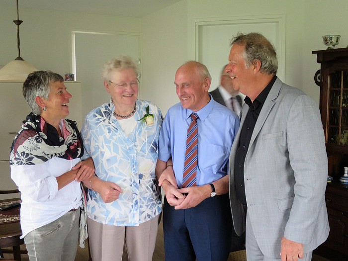 Burgemeester op bezoek bij 60 jarig bruidspaar Dijk-Visscher - Foto: Wim