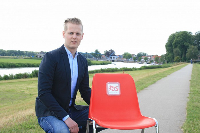 Reclame stoelen met tekst - Foto: Eigen geleverde foto