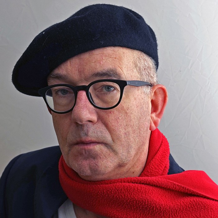 Man met hoofddeksel - Foto: Paul Scholten