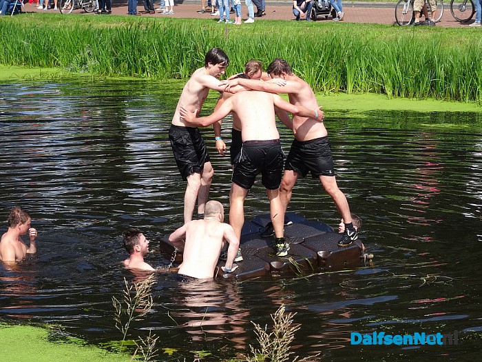 Teams laten zich uitdagen tijdens survival op het sukerbietenfeest - Foto: Ingezonden foto