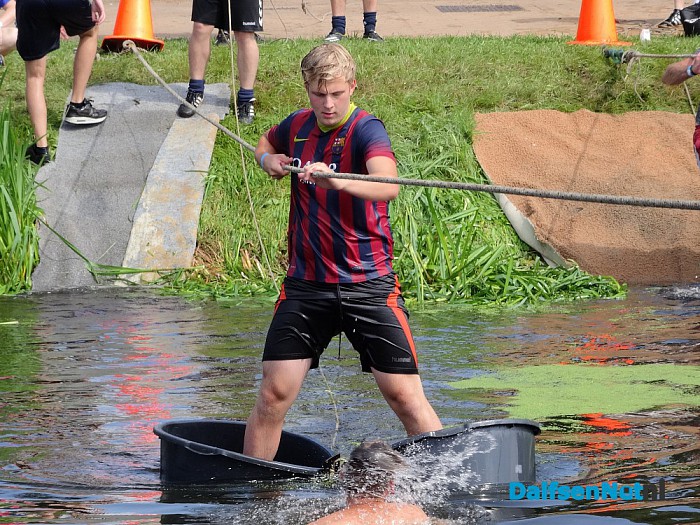 Teams laten zich uitdagen tijdens survival op het sukerbietenfeest - Foto: Ingezonden foto
