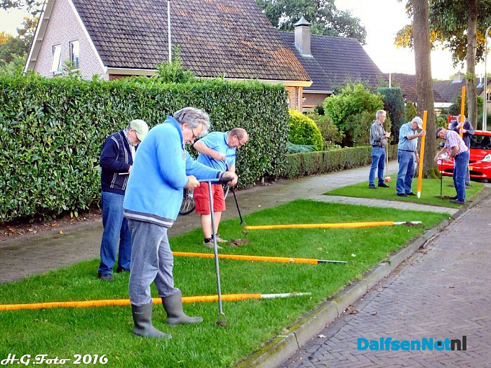 Oudleusen druk met de straatversiering. - Foto: H.G. Foto