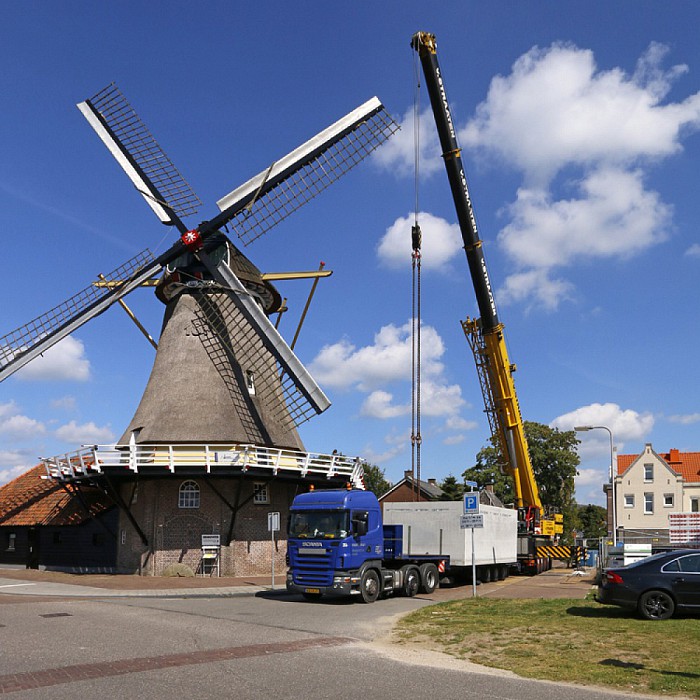 Plaatsen van een grote kelder - Foto: Gemeente Dalfsen