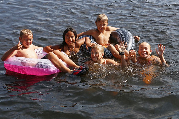 Afkoelen in de Vecht - Foto: Gemeente Dalfsen