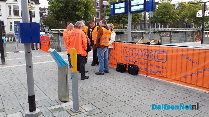 Drukte op station Zwolle door stroomstoring. - Foto: Bert