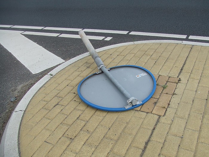 Verkeersbord plat rotonde Poppenallee - Foto: Ingezonden foto