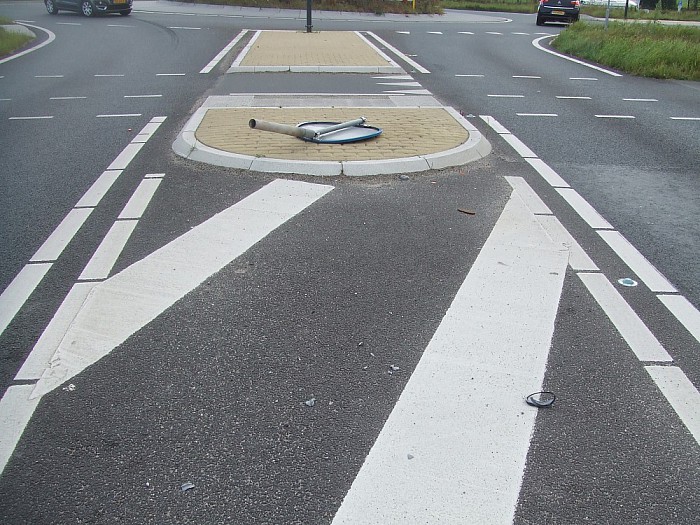 Verkeersbord plat rotonde Poppenallee - Foto: Ingezonden foto