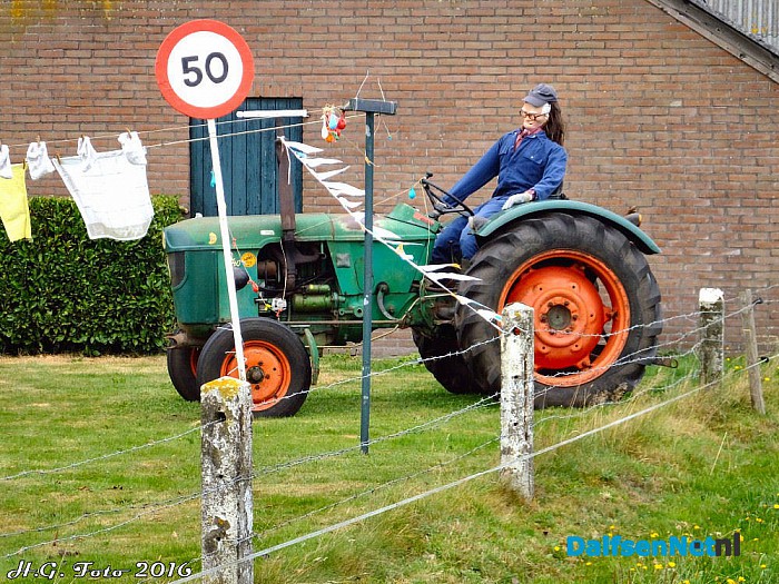 Alweer versiering in Oudleusen. - Foto: H.G. Foto