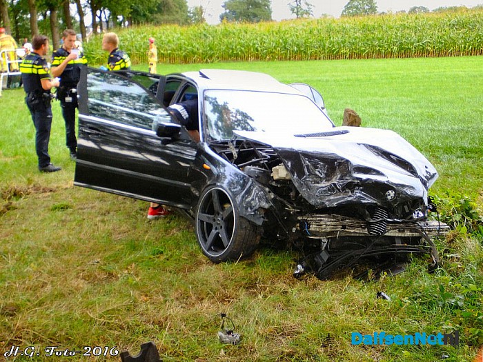 Aanrijding met letsel Arendnevenweg / Middeldijk. (UPDATE) - Foto: H.G. Foto