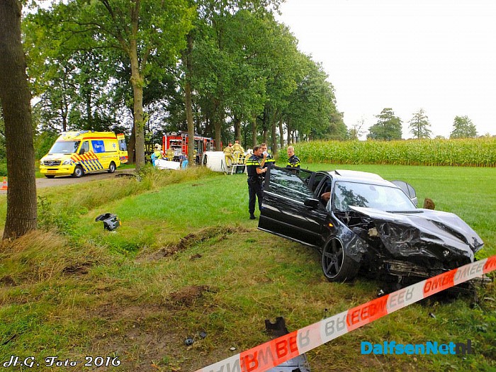 Aanrijding met letsel Arendnevenweg / Middeldijk. (UPDATE) - Foto: H.G. Foto