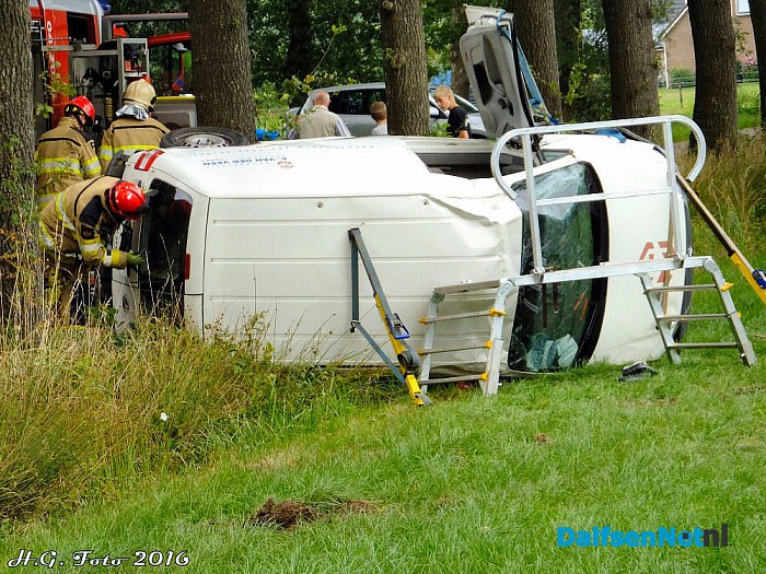 Aanrijding met letsel Arendnevenweg / Middeldijk. (UPDATE) - Foto: H.G. Foto