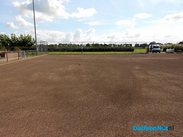 Tennisbaan Hoonhorst flink onder handen