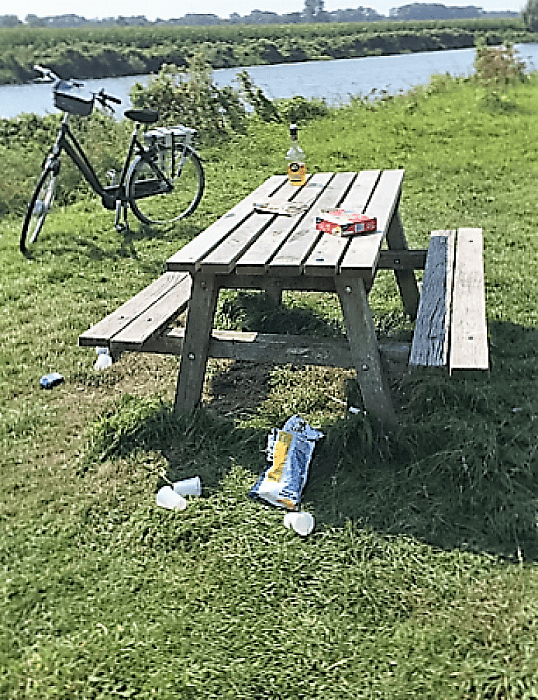 Je kan zo aanschuiven, de borrel staat klaar - Foto: Eigen geleverde foto
